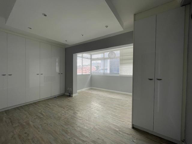 To Let 3 Bedroom Property for Rent in Sea Point Western Cape